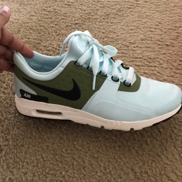 NIKE WOMEN’S Size 9 Air Max Zero - Picture 2 of 6